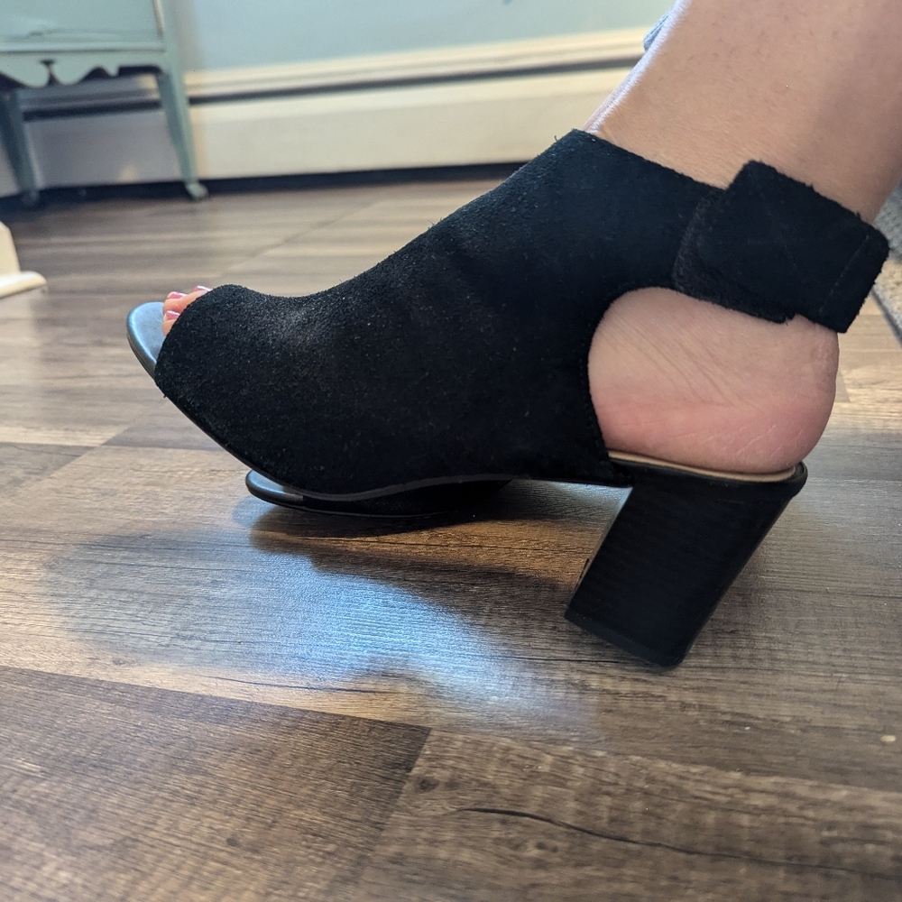 Size 9/10 Tima Clark's Black Velvet Heels
